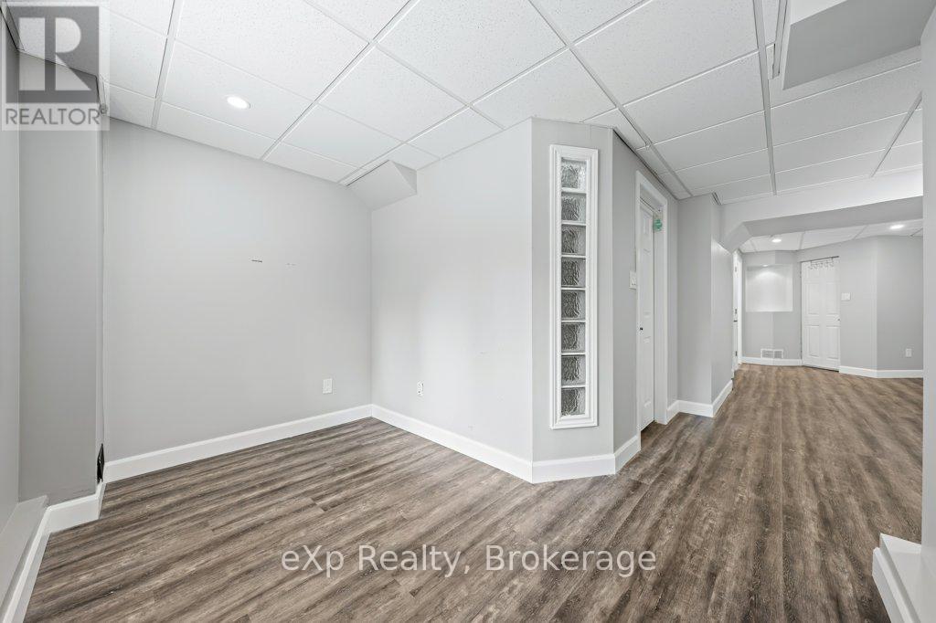43 Boulder Crescent, Guelph (Clairfields/hanlon Business Park), Ontario  N1G 5A2 - Photo 31 - X12451686