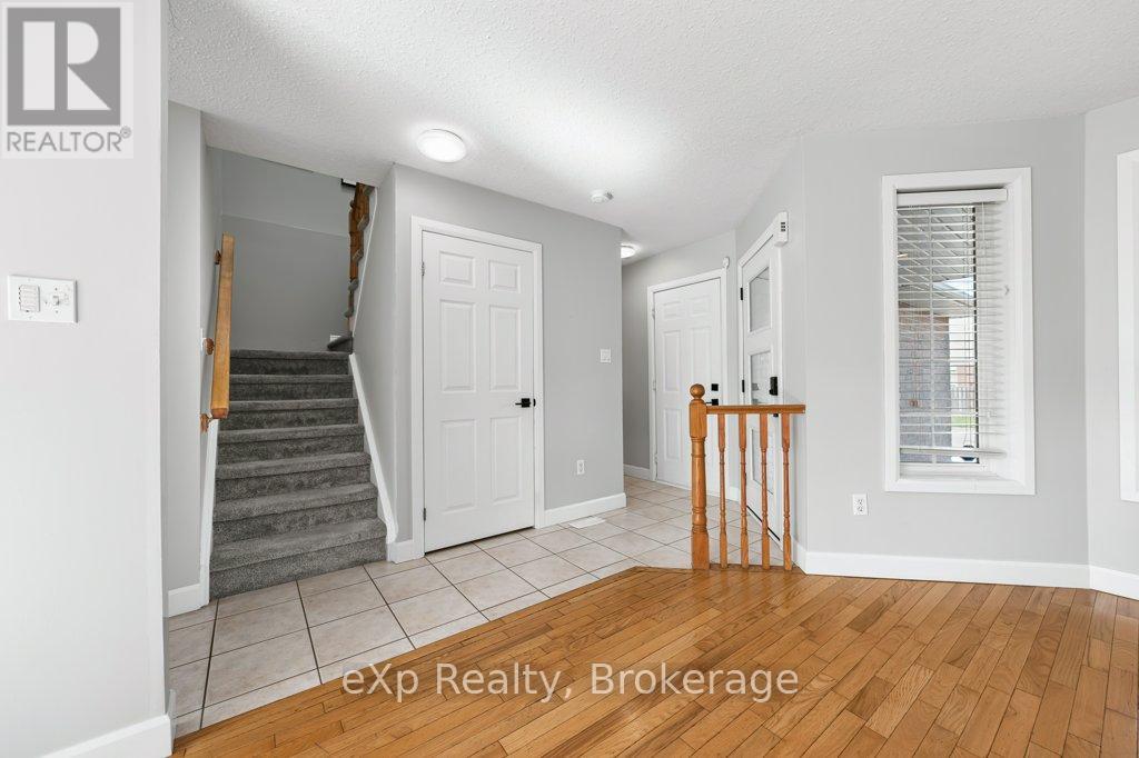 43 Boulder Crescent, Guelph (Clairfields/hanlon Business Park), Ontario  N1G 5A2 - Photo 6 - X12451686
