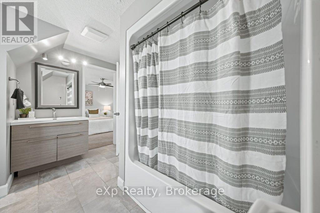 43 Boulder Crescent, Guelph (Clairfields/hanlon Business Park), Ontario  N1G 5A2 - Photo 25 - X12451686