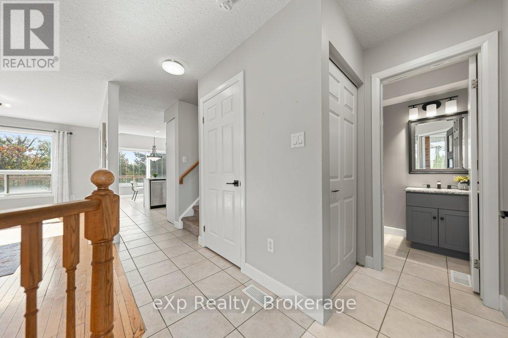 43 Boulder Crescent, Guelph (Clairfields/hanlon Business Park), Ontario  N1G 5A2 - Photo 7 - X12451686