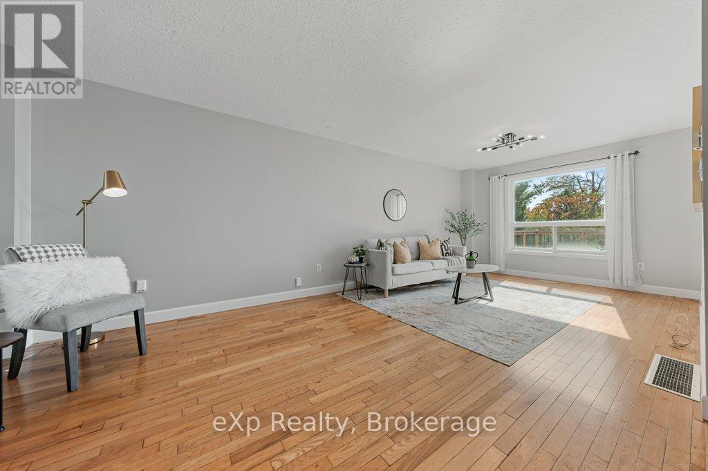 43 Boulder Crescent, Guelph (Clairfields/hanlon Business Park), Ontario  N1G 5A2 - Photo 8 - X12451686