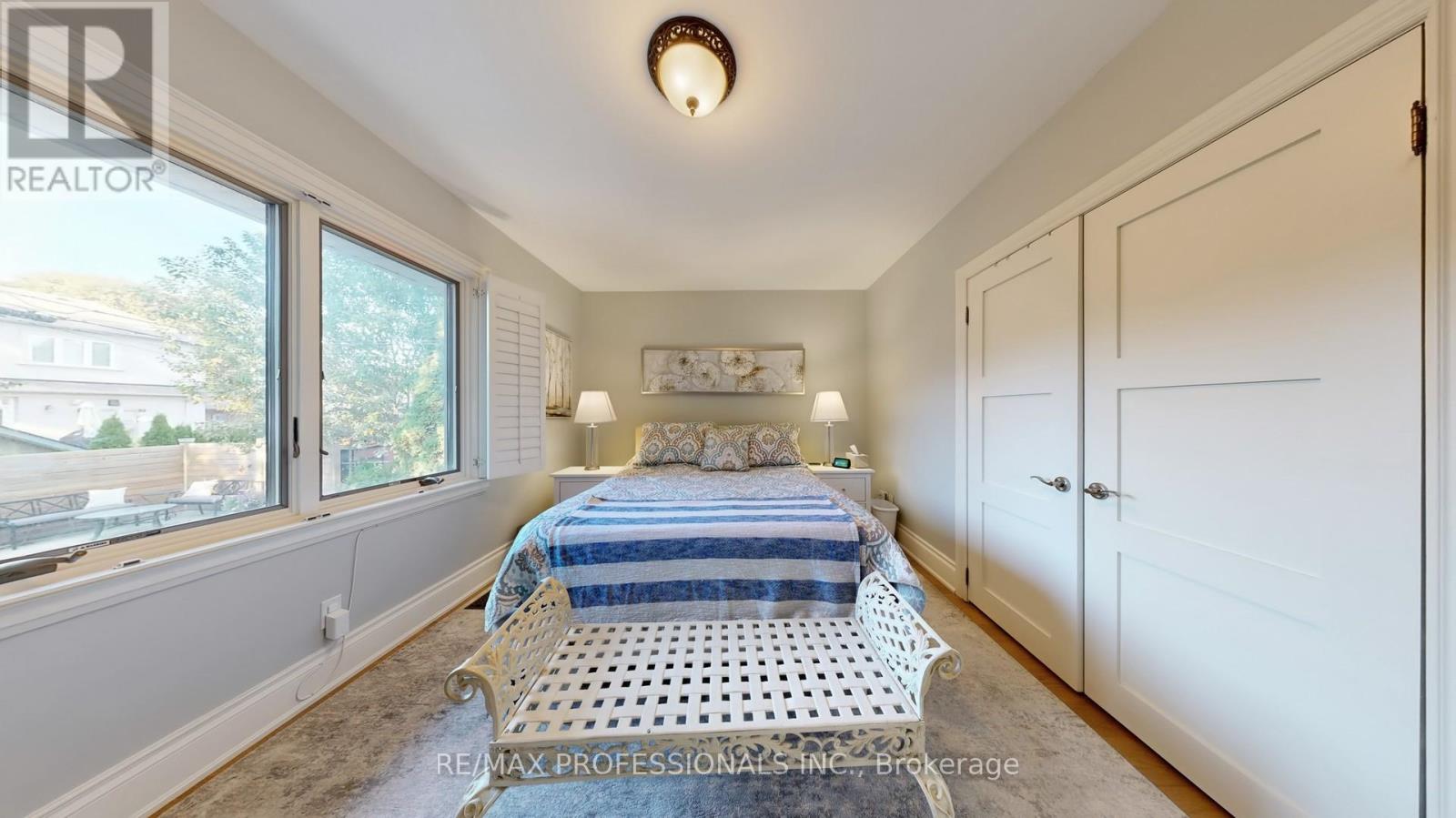 84 North Heights Road, Toronto, Ontario  M9B 2T8 - Photo 16 - W12451250