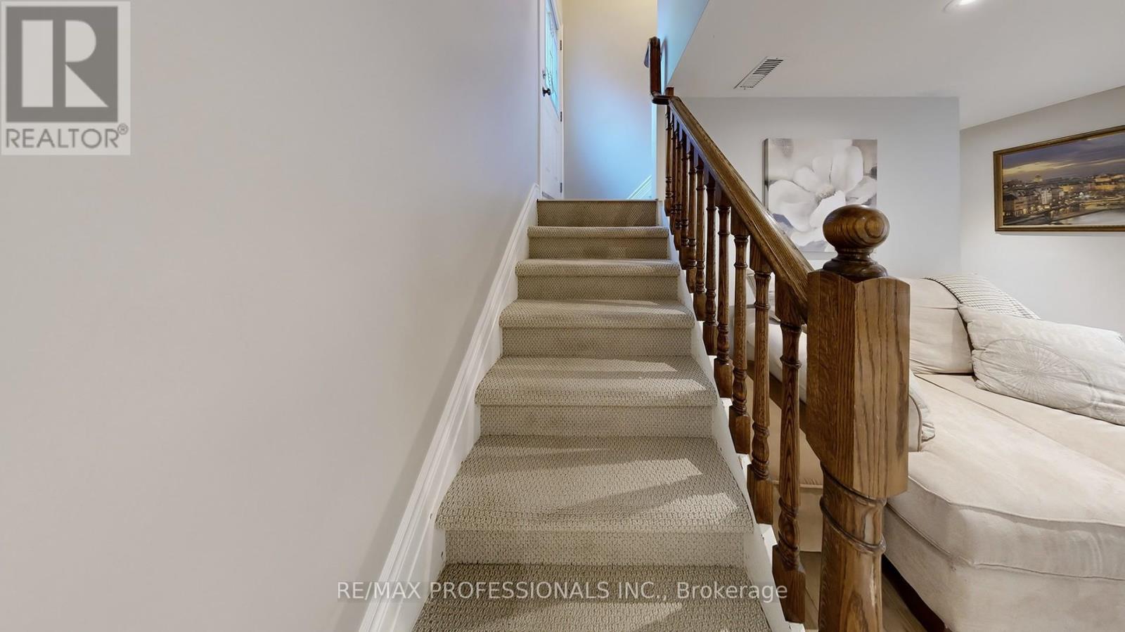 84 North Heights Road, Toronto, Ontario  M9B 2T8 - Photo 24 - W12451250