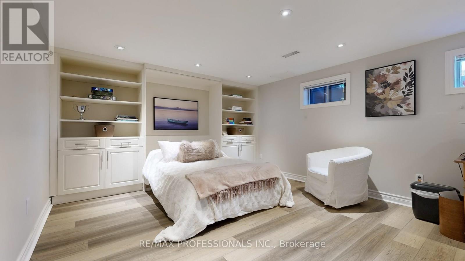 84 North Heights Road, Toronto, Ontario  M9B 2T8 - Photo 34 - W12451250