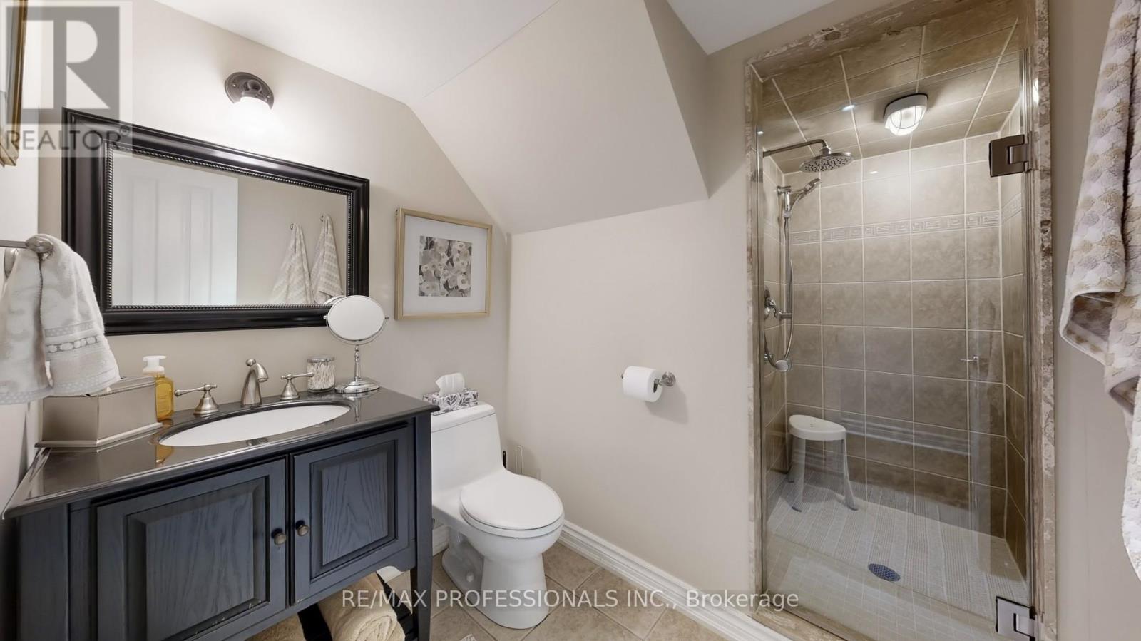 84 North Heights Road, Toronto, Ontario  M9B 2T8 - Photo 39 - W12451250