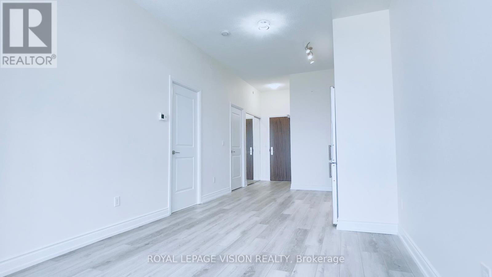315 - 8763 Bayview Avenue, Richmond Hill, Ontario  L4B 3V1 - Photo 2 - N12451449