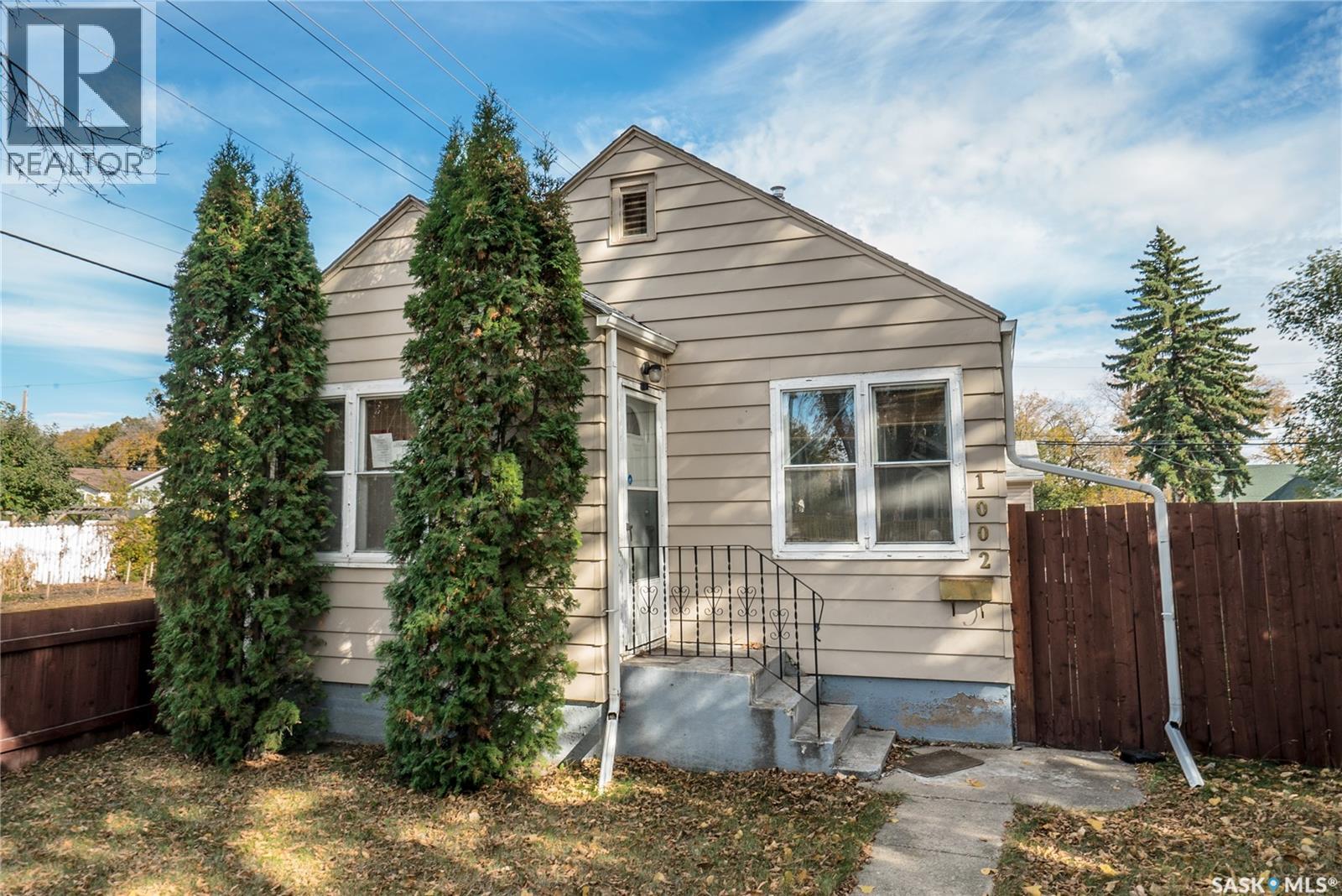 1002 J Avenue S, Saskatoon, Saskatchewan  S7M 2B9 - Photo 1 - SK020383