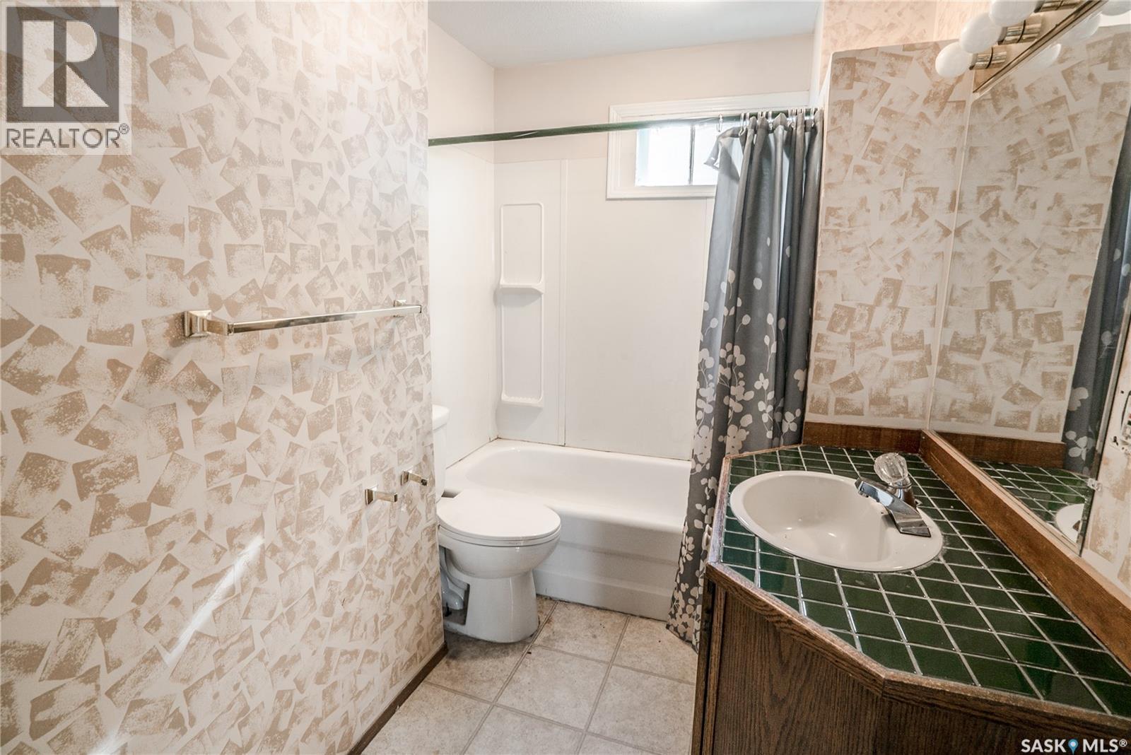 1002 J Avenue S, Saskatoon, Saskatchewan  S7M 2B9 - Photo 10 - SK020383