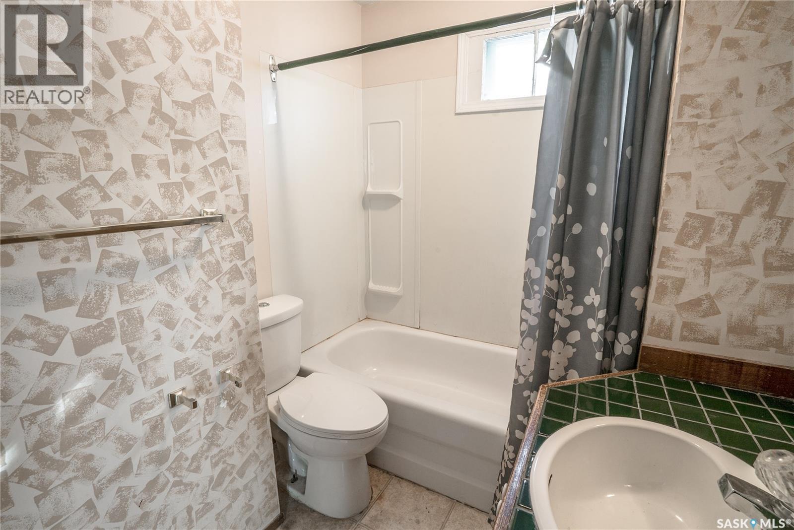 1002 J Avenue S, Saskatoon, Saskatchewan  S7M 2B9 - Photo 11 - SK020383
