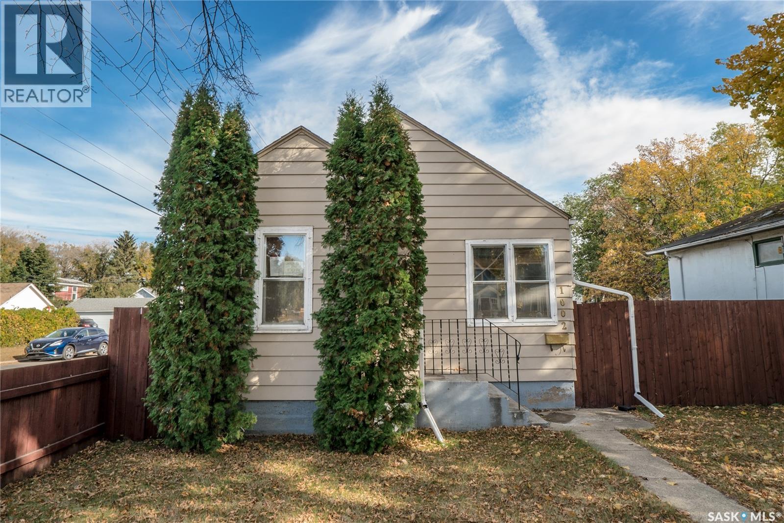 1002 J Avenue S, Saskatoon, Saskatchewan  S7M 2B9 - Photo 2 - SK020383