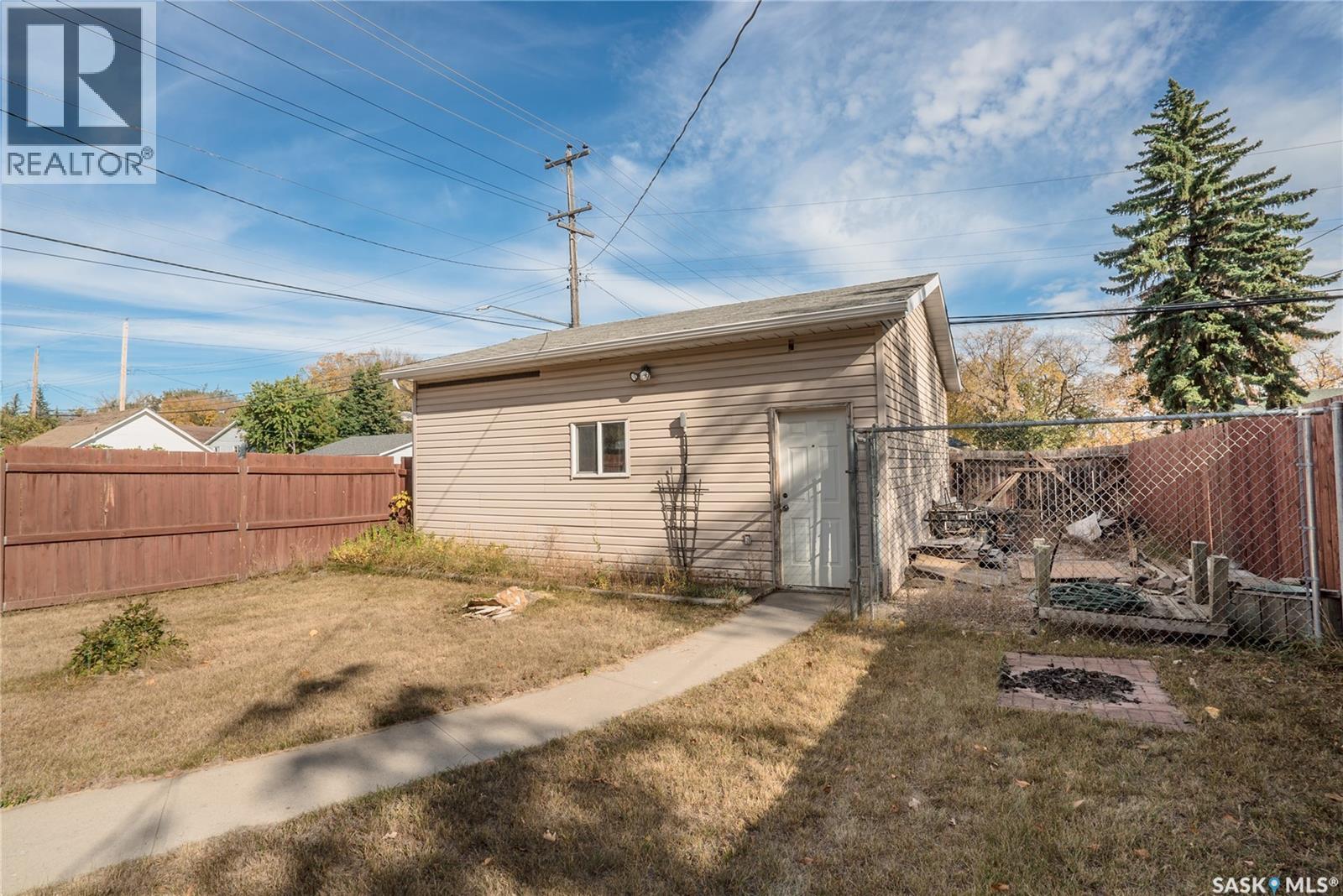 1002 J Avenue S, Saskatoon, Saskatchewan  S7M 2B9 - Photo 21 - SK020383