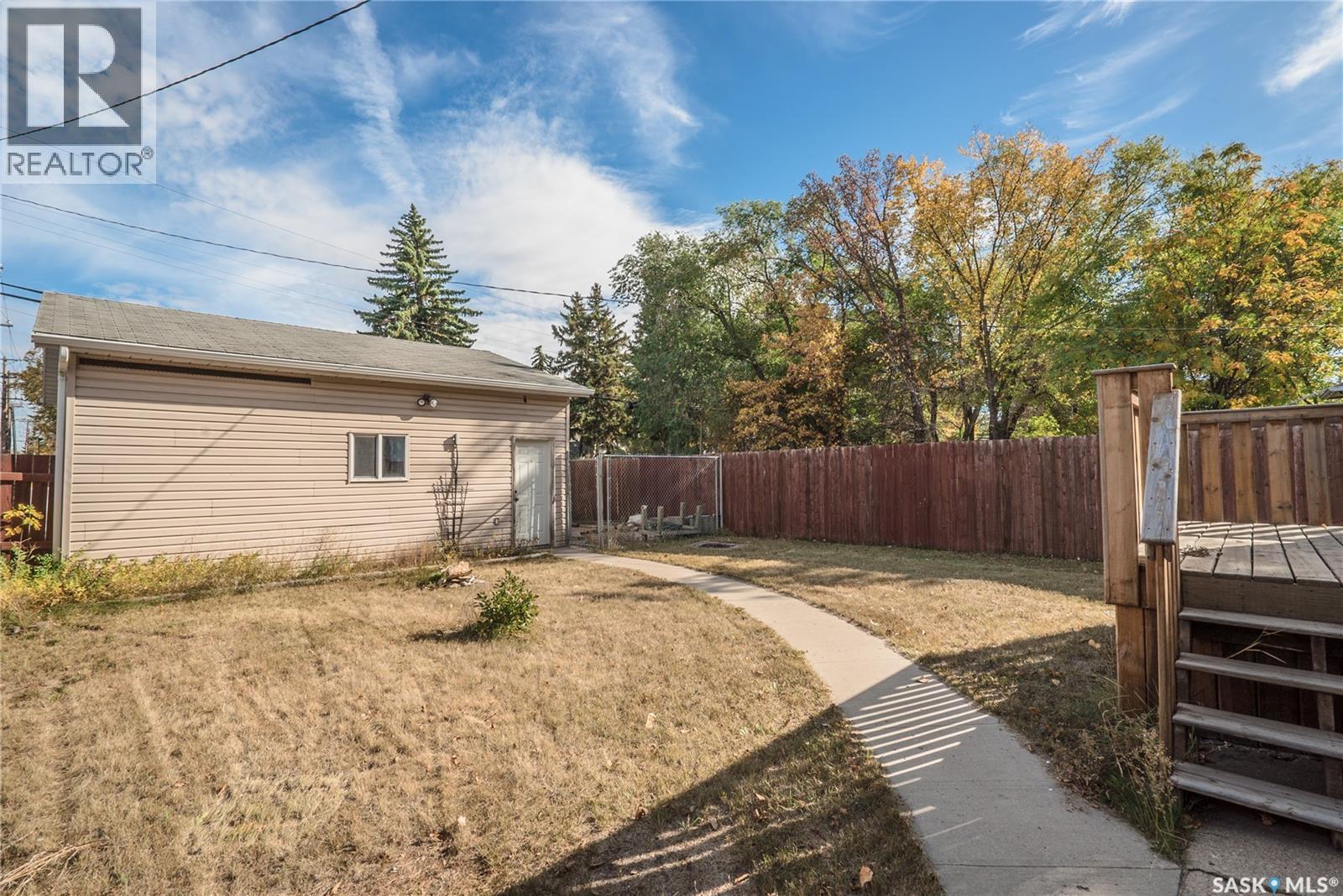 1002 J Avenue S, Saskatoon, Saskatchewan  S7M 2B9 - Photo 22 - SK020383