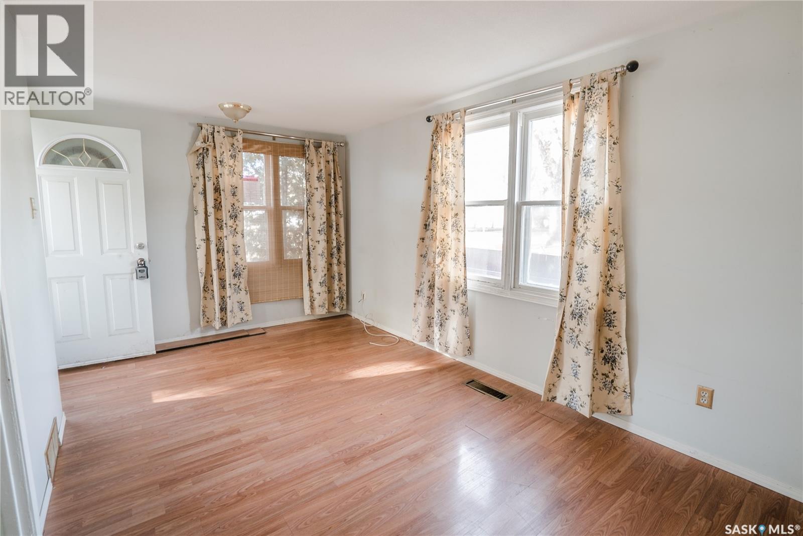 1002 J Avenue S, Saskatoon, Saskatchewan  S7M 2B9 - Photo 4 - SK020383