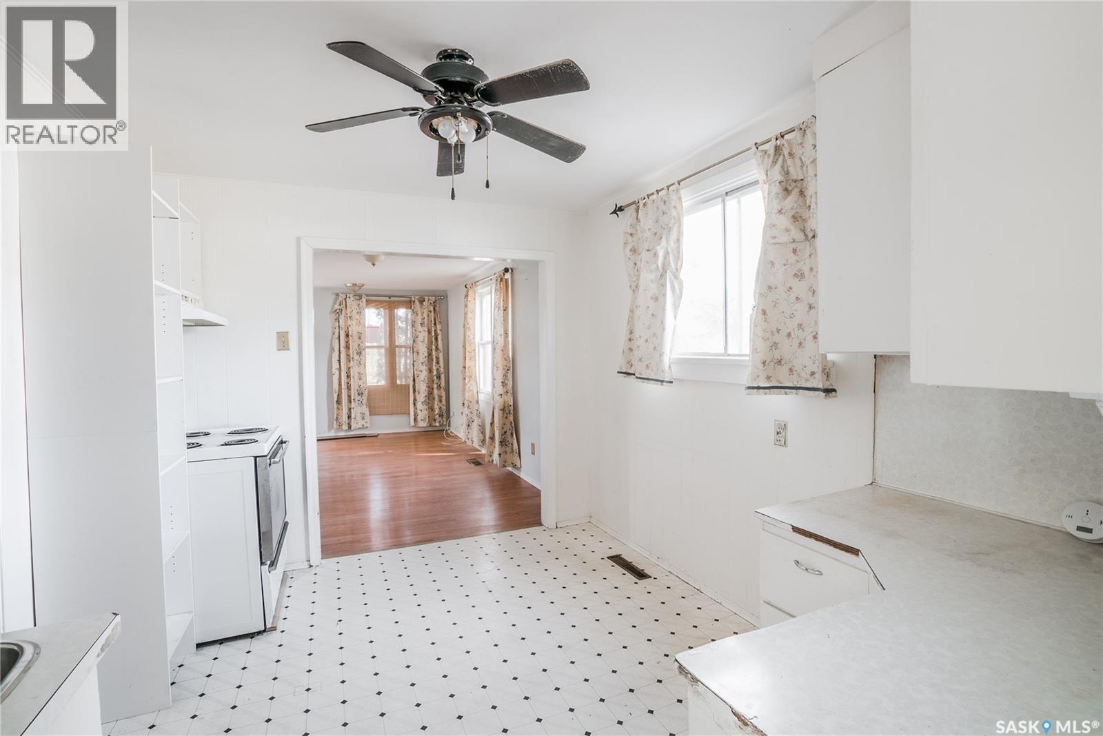 1002 J Avenue S, Saskatoon, Saskatchewan  S7M 2B9 - Photo 7 - SK020383