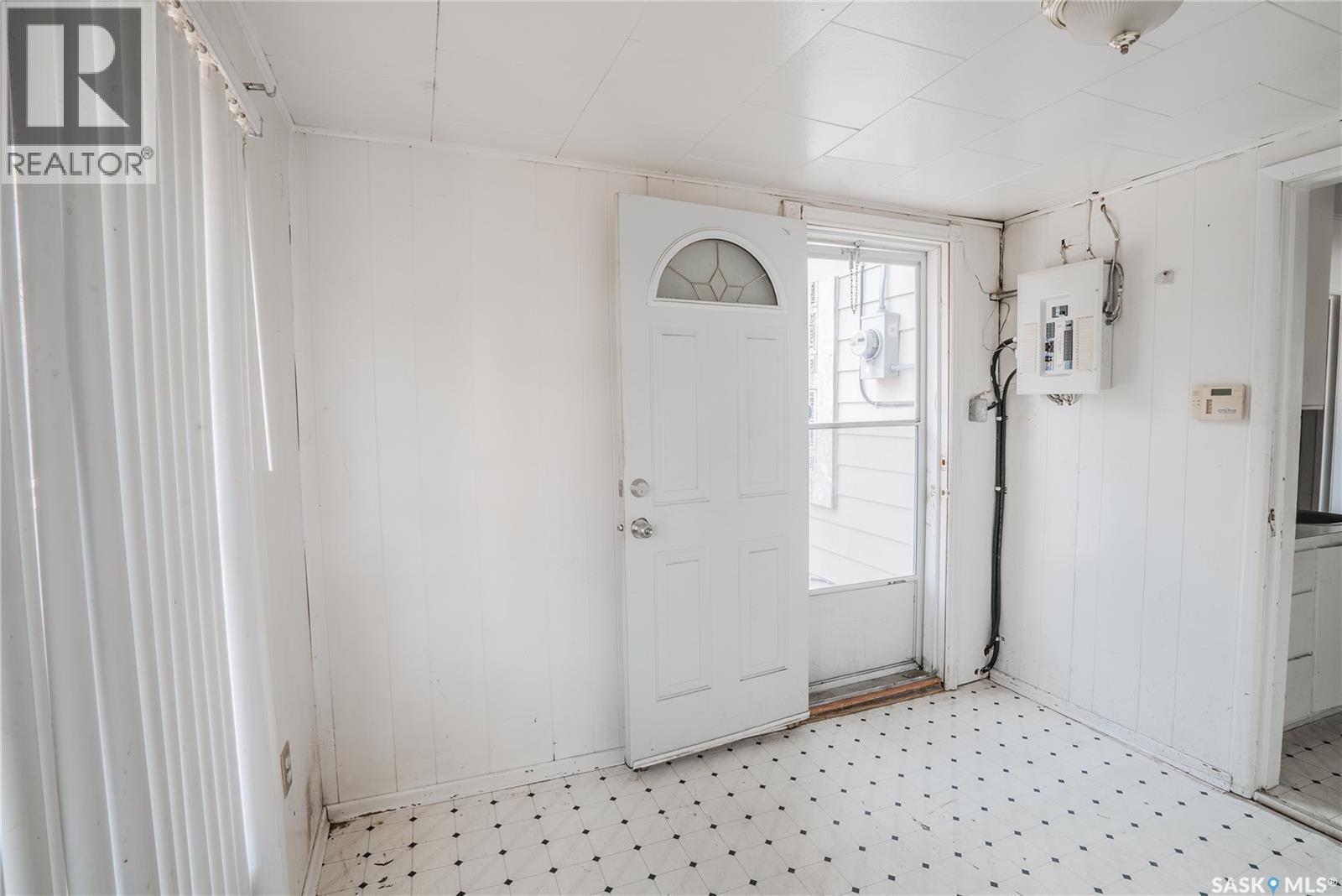 1002 J Avenue S, Saskatoon, Saskatchewan  S7M 2B9 - Photo 9 - SK020383