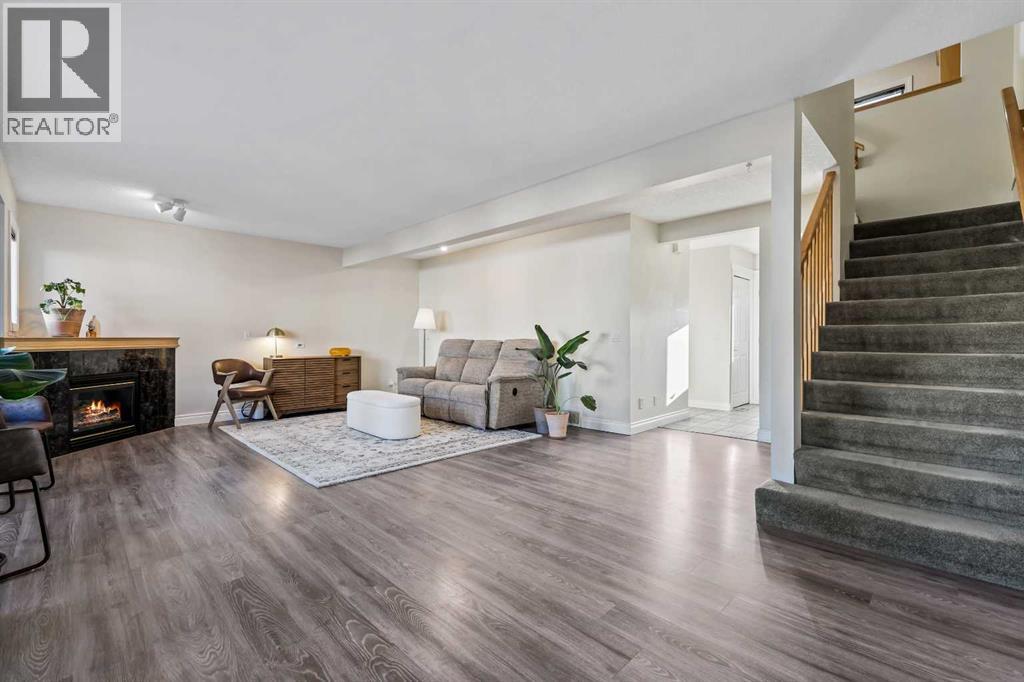 392 Killarney Glen Court Sw, Calgary, Alberta  T3E 7H4 - Photo 5 - A2259170