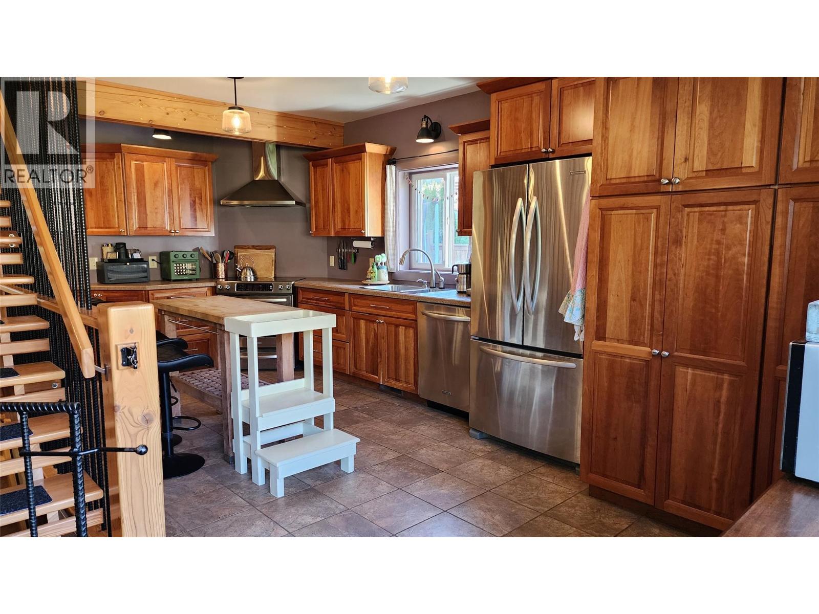 1731 Cook Avenue, Rossland, British Columbia  V0G 1Y0 - Photo 2 - 10365188