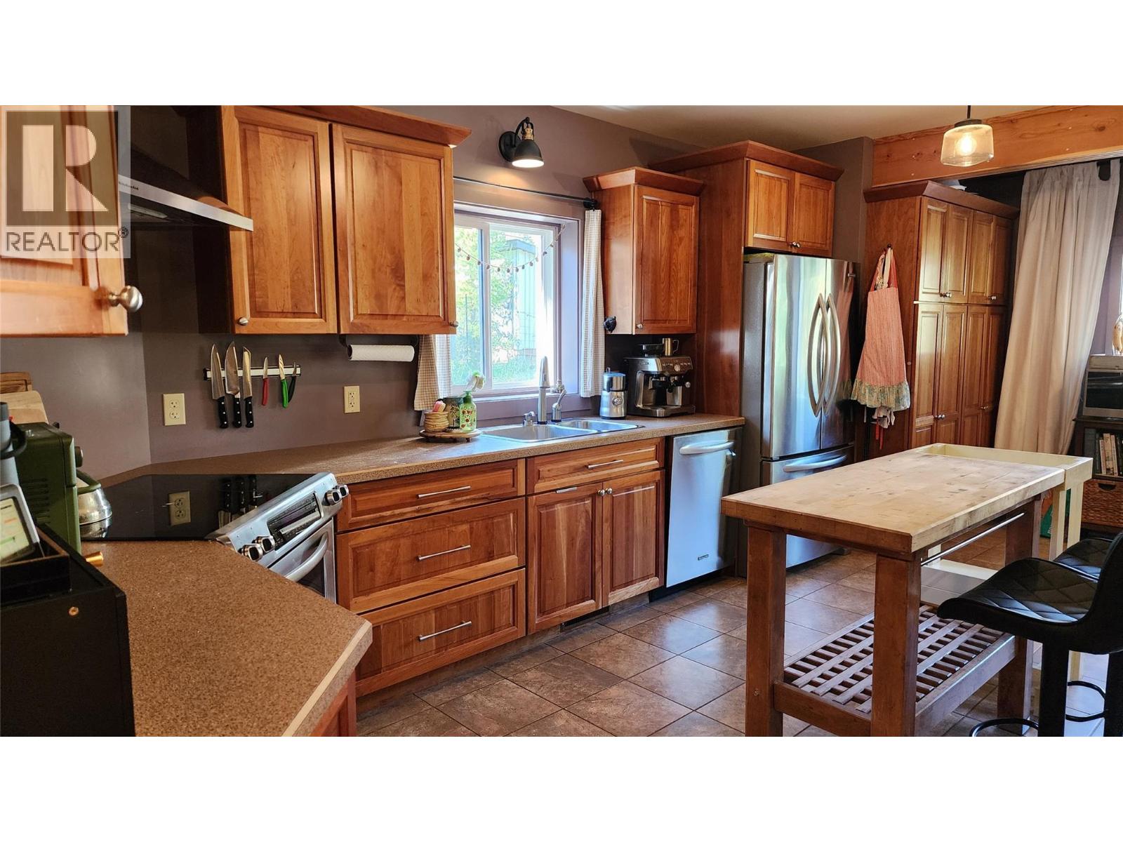 1731 Cook Avenue, Rossland, British Columbia  V0G 1Y0 - Photo 3 - 10365188