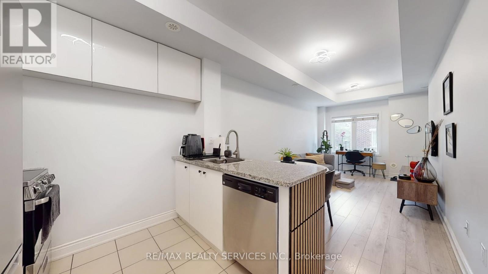 218 - 17 Coneflower Crescent, Toronto, Ontario  M2R 0A5 - Photo 12 - C12451559