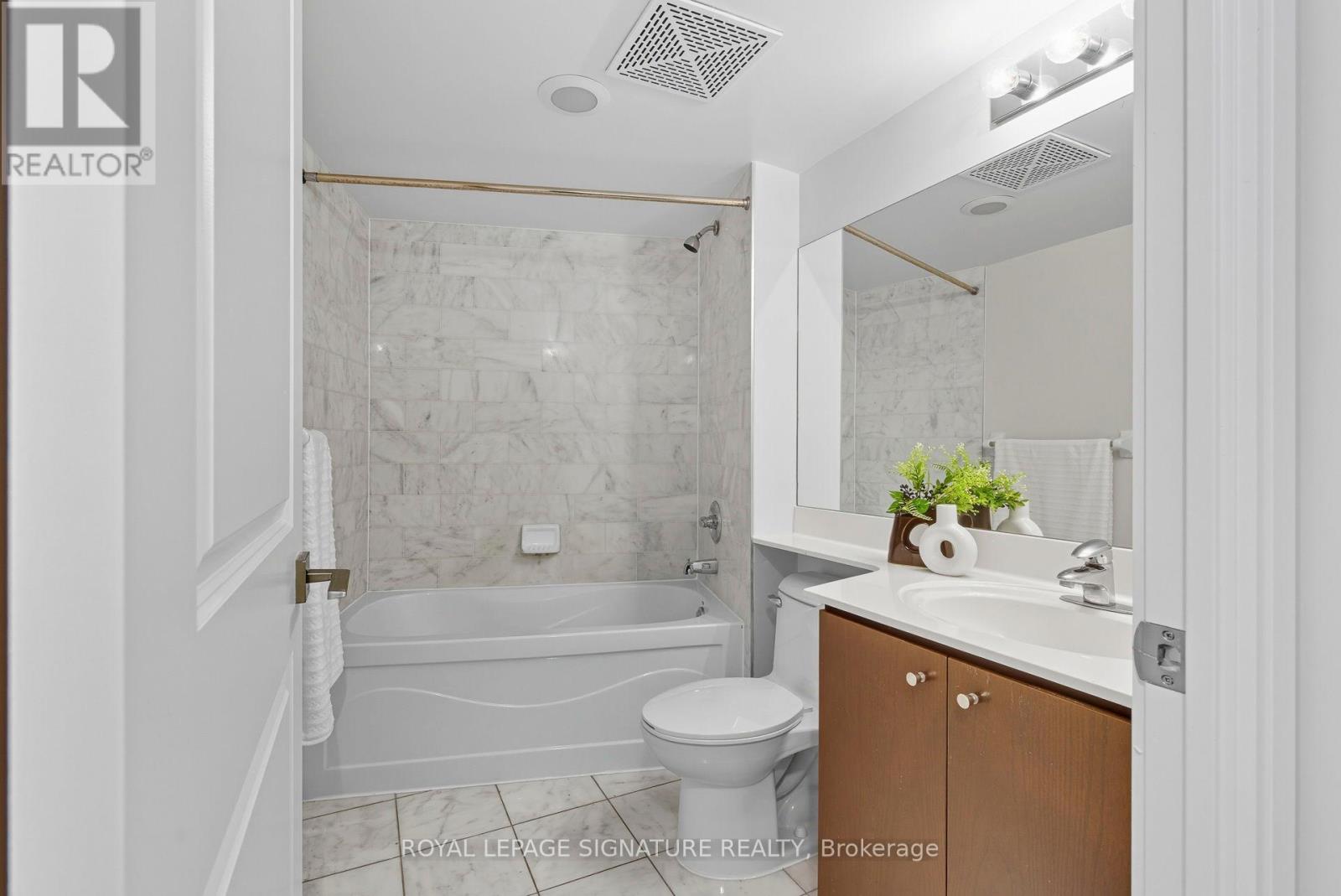 801 - 1 Scott Street, Toronto (Waterfront Communities), Ontario  M5V 1A1 - Photo 29 - C12451562