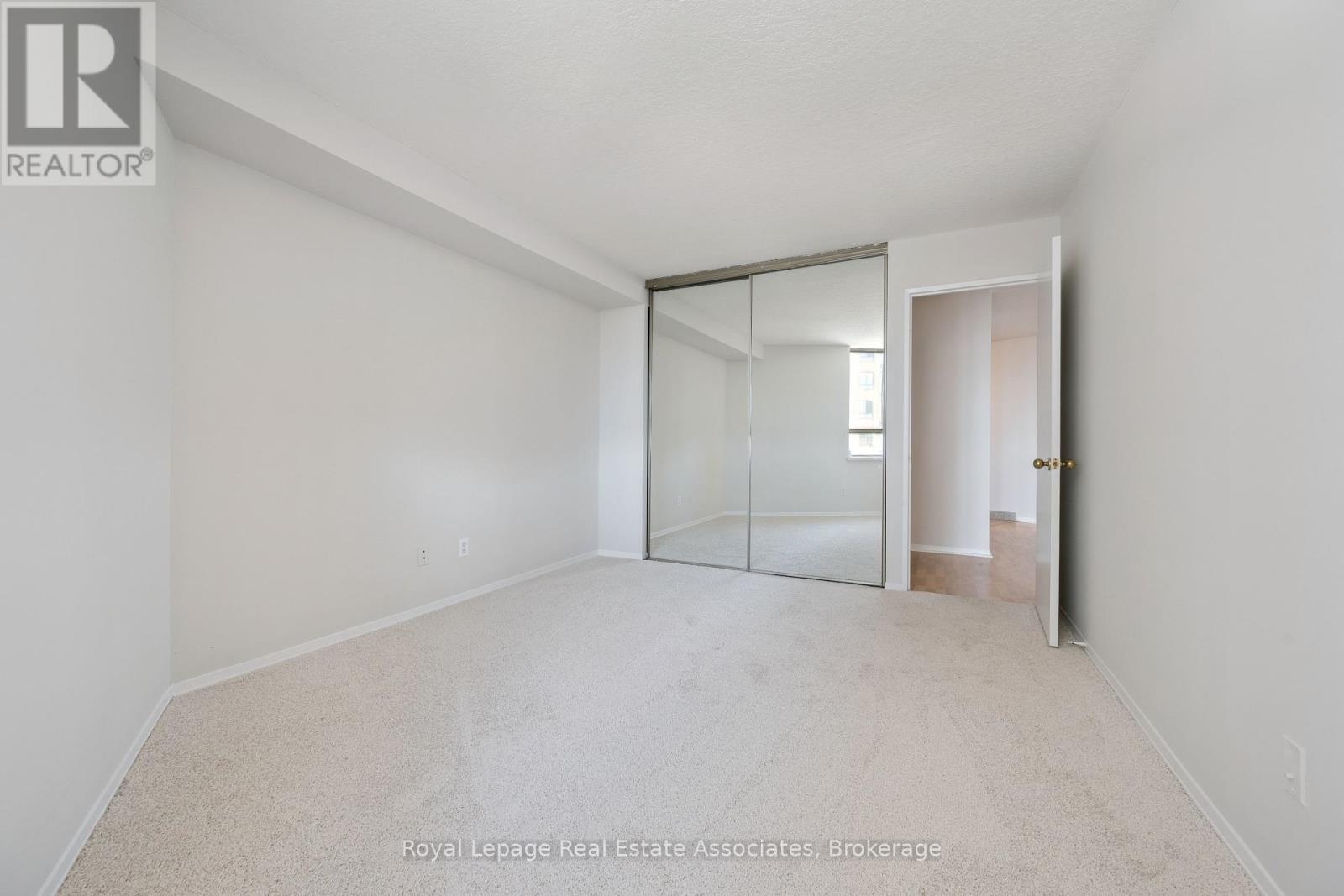 1004 - 260 Queens Quay W, Toronto, Ontario  M5J 2N3 - Photo 11 - C12451599
