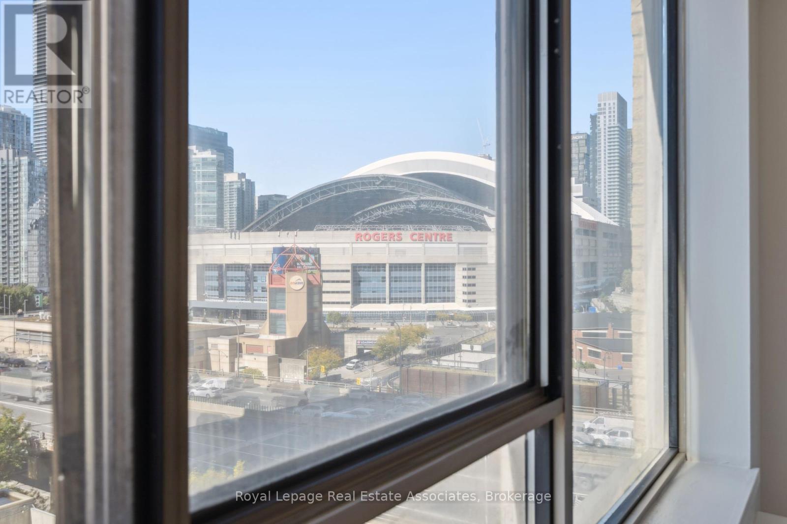 1004 - 260 Queens Quay W, Toronto, Ontario  M5J 2N3 - Photo 14 - C12451599