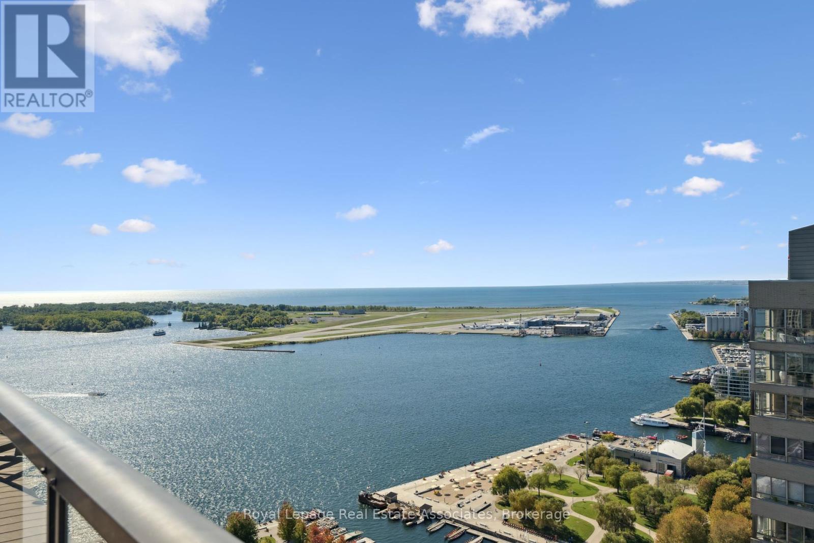 1004 - 260 Queens Quay W, Toronto, Ontario  M5J 2N3 - Photo 17 - C12451599