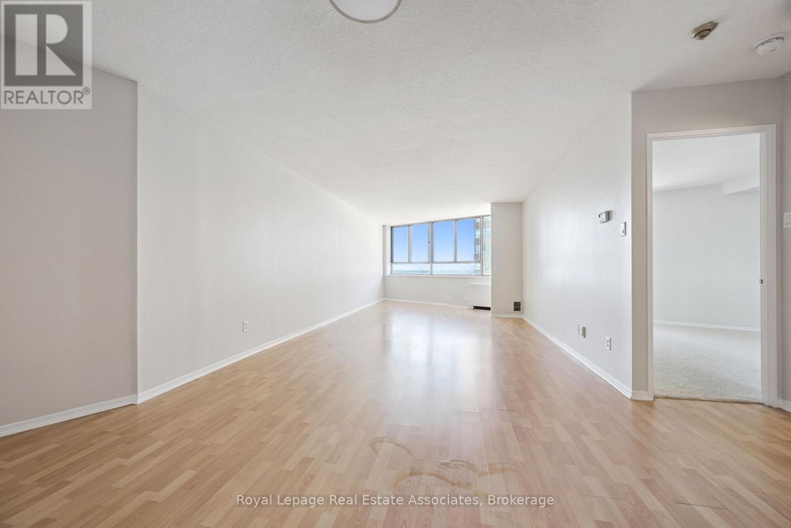 1004 - 260 Queens Quay W, Toronto, Ontario  M5J 2N3 - Photo 3 - C12451599