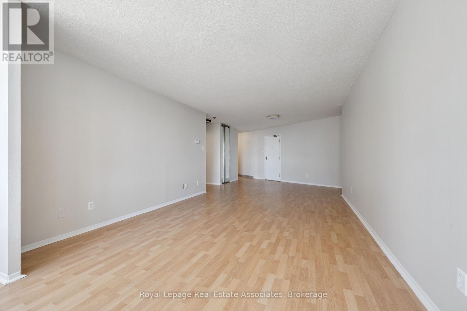 1004 - 260 Queens Quay W, Toronto, Ontario  M5J 2N3 - Photo 5 - C12451599