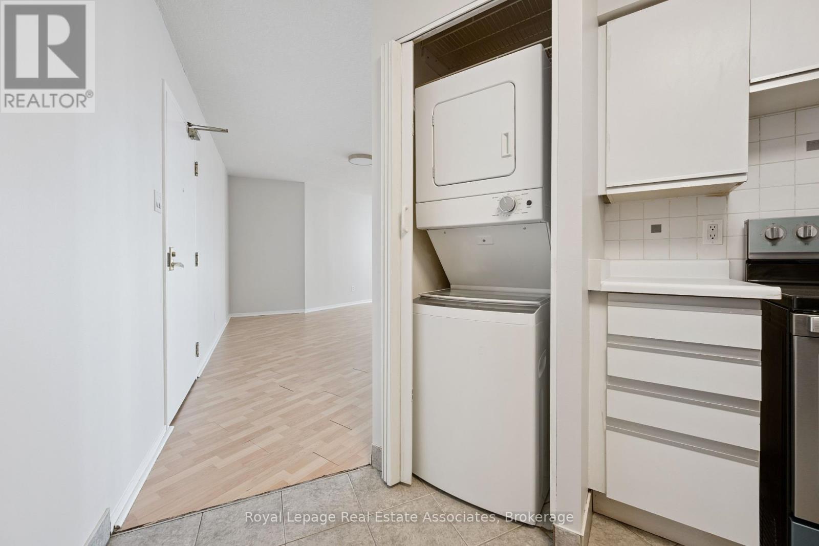 1004 - 260 Queens Quay W, Toronto, Ontario  M5J 2N3 - Photo 9 - C12451599
