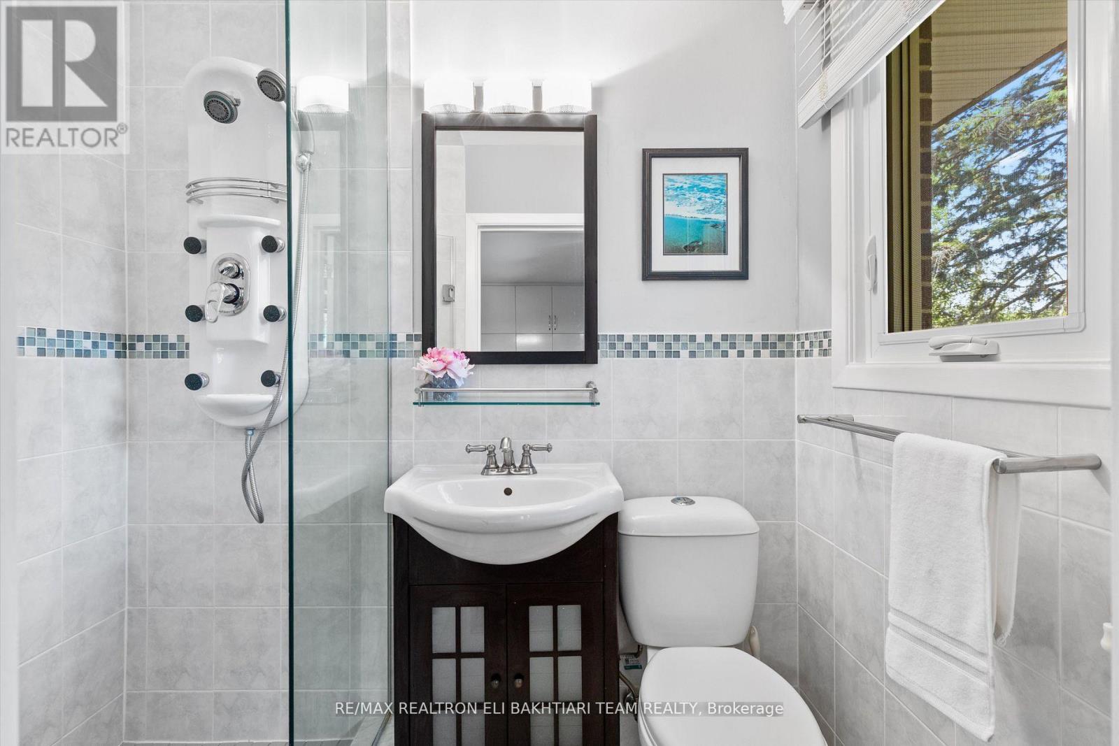 1 Donmac Drive, Toronto, Ontario  M3B 1N4 - Photo 20 - C12451614