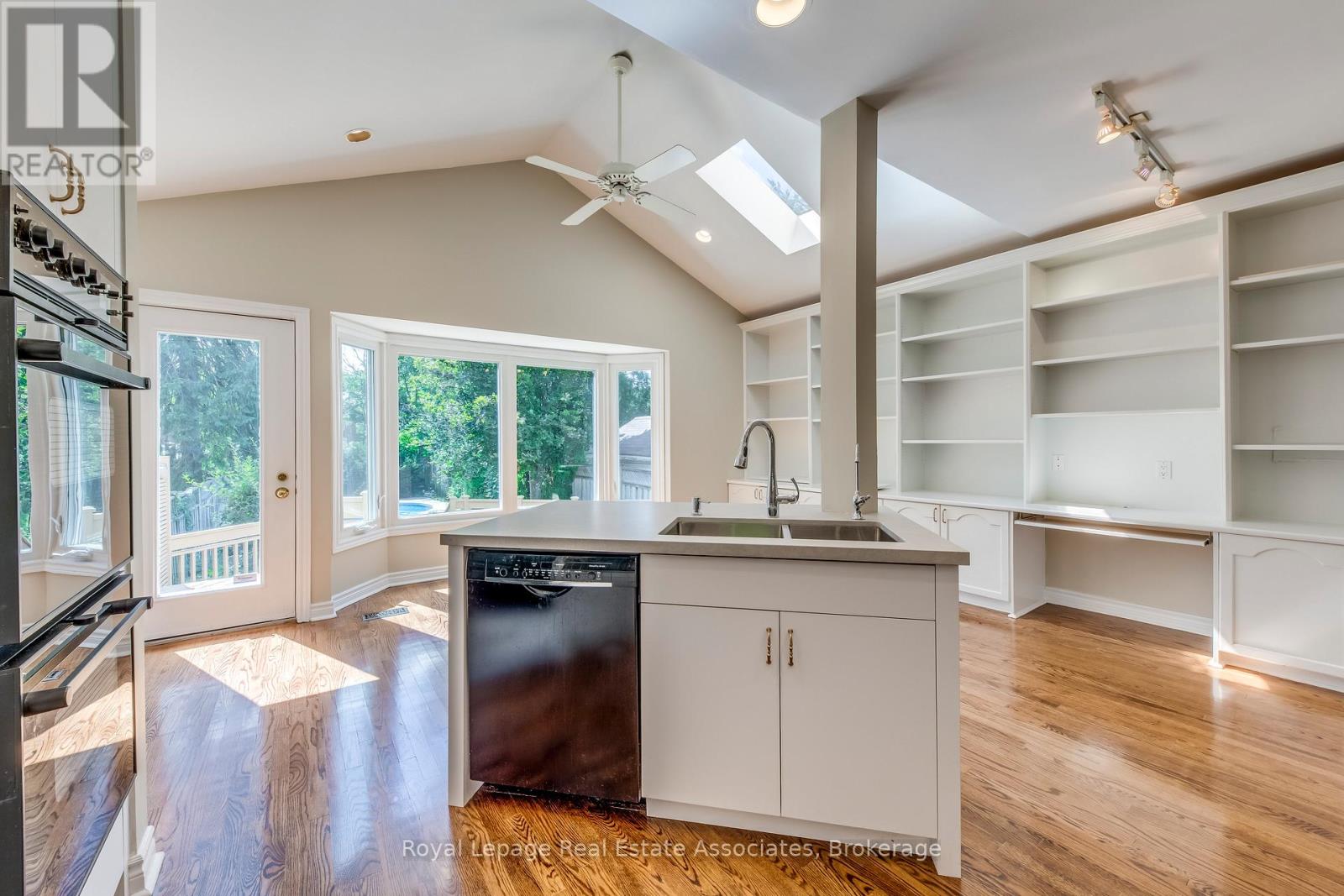 123 Melrose Avenue, Toronto, Ontario  M5M 1Y8 - Photo 17 - C12451630