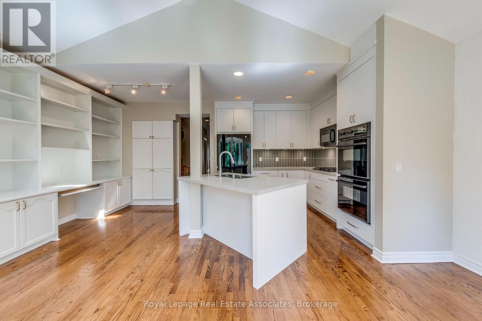 123 Melrose Avenue, Toronto, Ontario  M5M 1Y8 - Photo 19 - C12451630