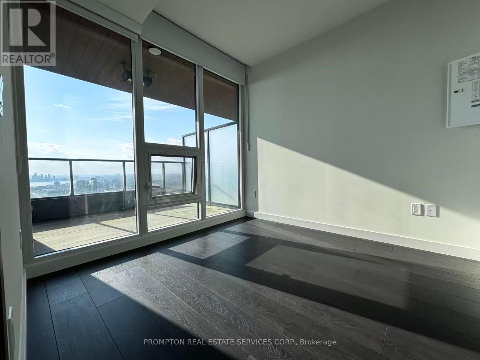 5715 - 3 Concord Cityplace Way, Toronto, Ontario  M5V 0X4 - Photo 10 - C12451681