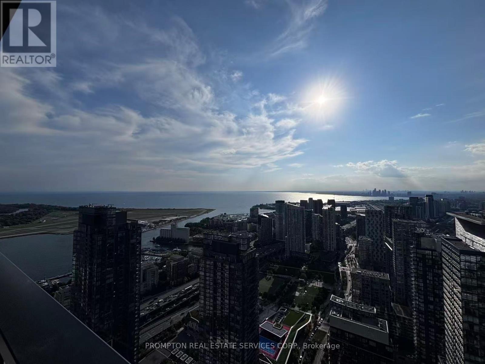 5715 - 3 Concord Cityplace Way, Toronto, Ontario  M5V 0X4 - Photo 3 - C12451681