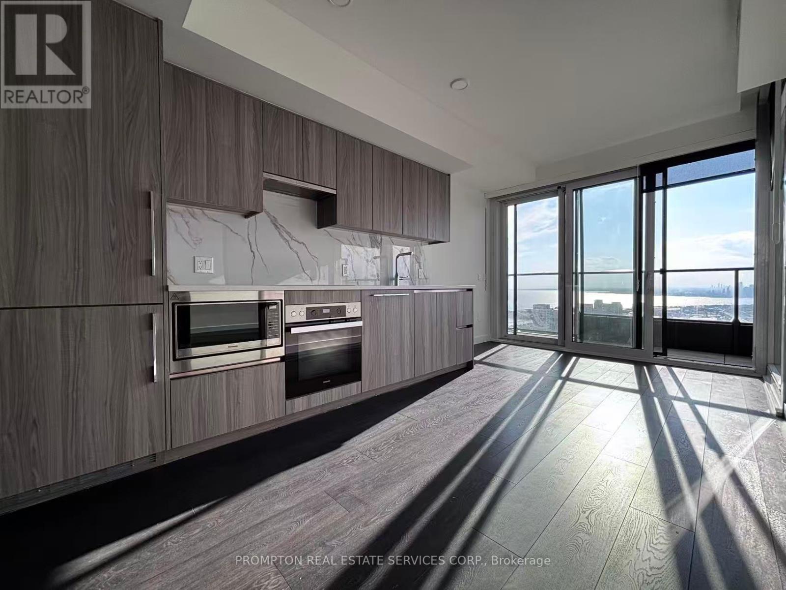 5715 - 3 Concord Cityplace Way, Toronto, Ontario  M5V 0X4 - Photo 5 - C12451681