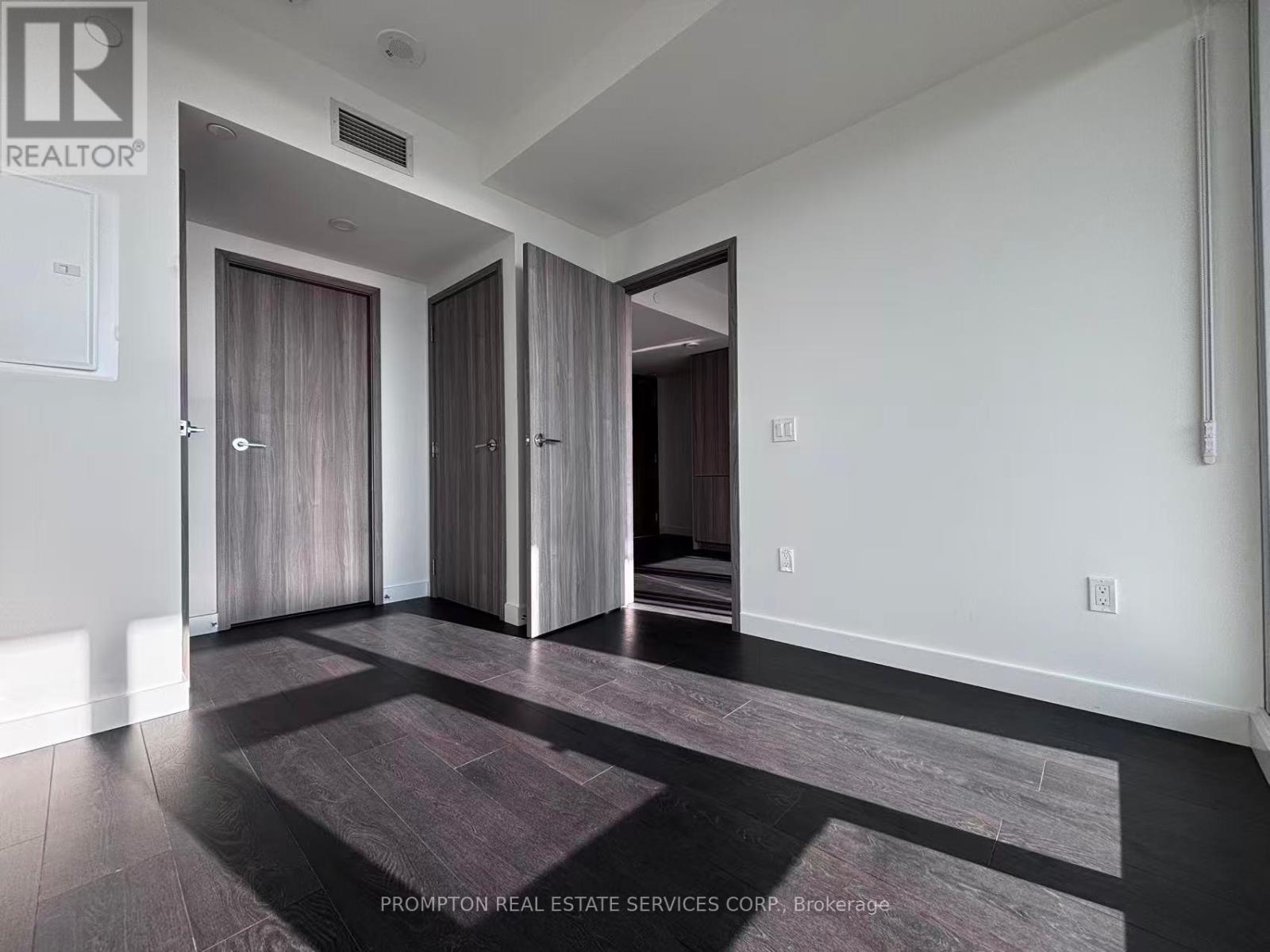 5715 - 3 Concord Cityplace Way, Toronto, Ontario  M5V 0X4 - Photo 9 - C12451681