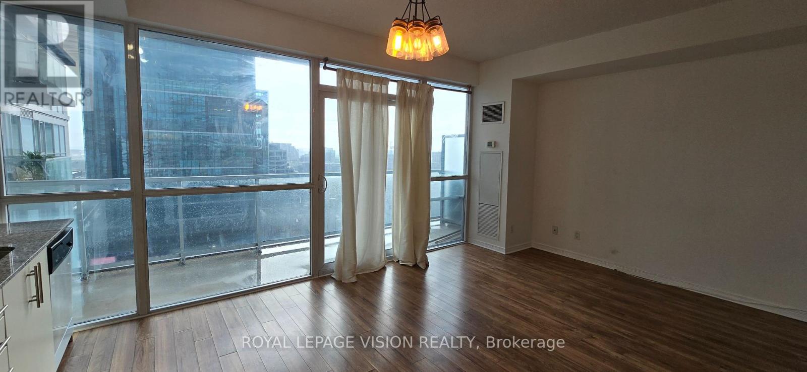 2012 - 352 Front Street W, Toronto, Ontario  M5V 0K3 - Photo 7 - C12451683