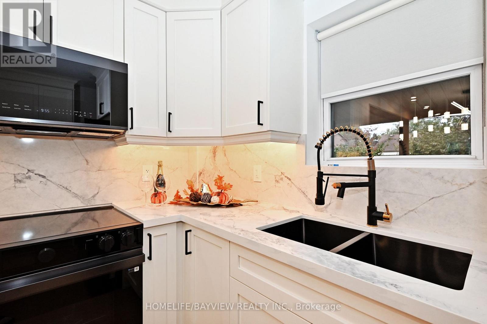 286 Springdale Boulevard, Toronto, Ontario  M4C 2A2 - Photo 19 - E12451551