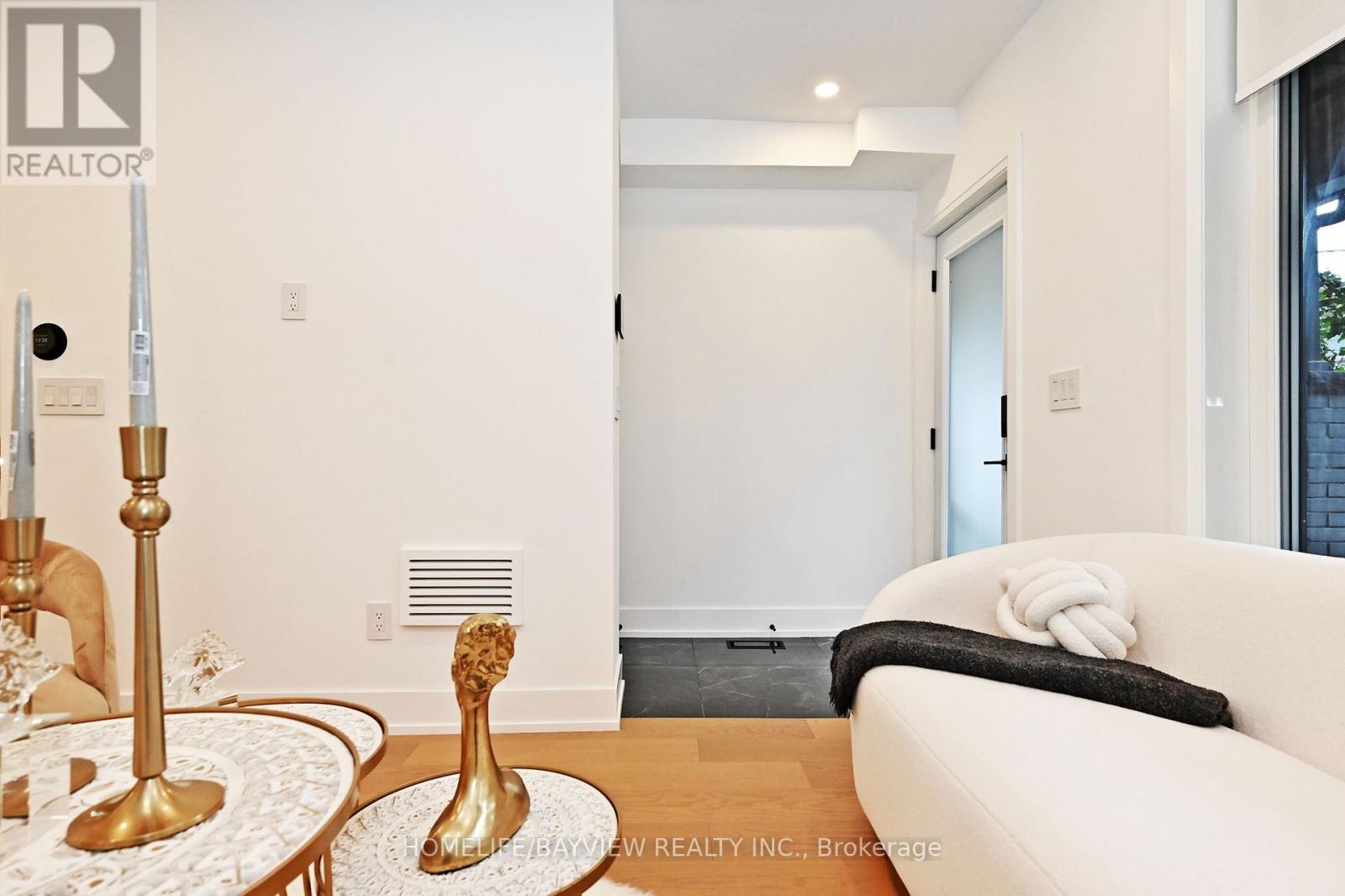 286 Springdale Boulevard, Toronto, Ontario  M4C 2A2 - Photo 4 - E12451551