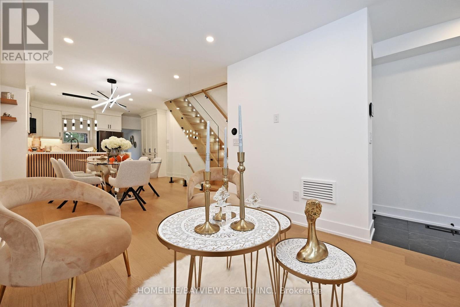 286 Springdale Boulevard, Toronto, Ontario  M4C 2A2 - Photo 6 - E12451551