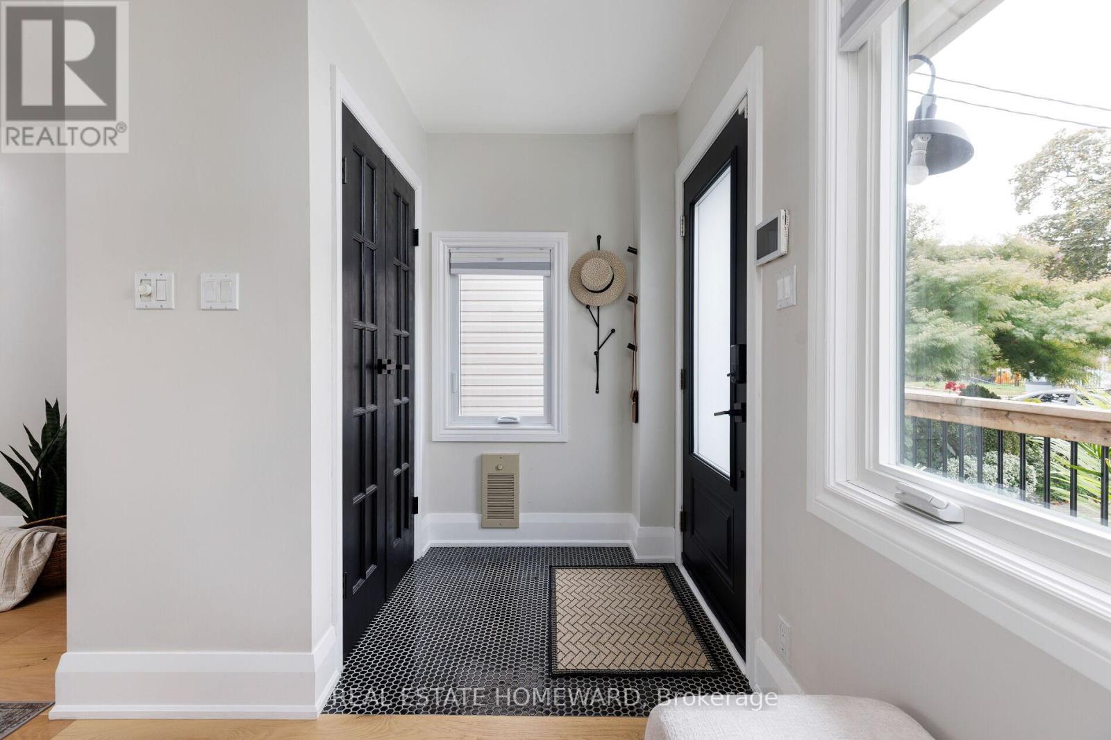 403 Scarborough Road, Toronto, Ontario  M4E 3N1 - Photo 3 - E12451553