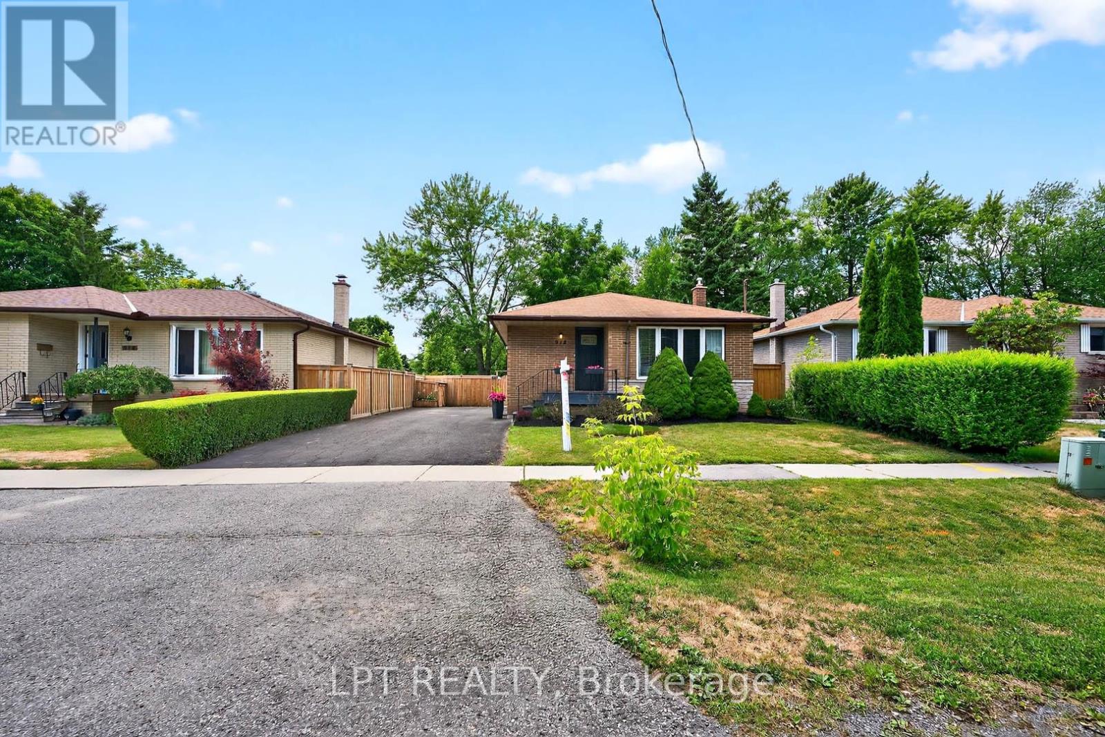 918 Walton Boulevard, Whitby, Ontario  L1N 3G5 - Photo 2 - E12451699