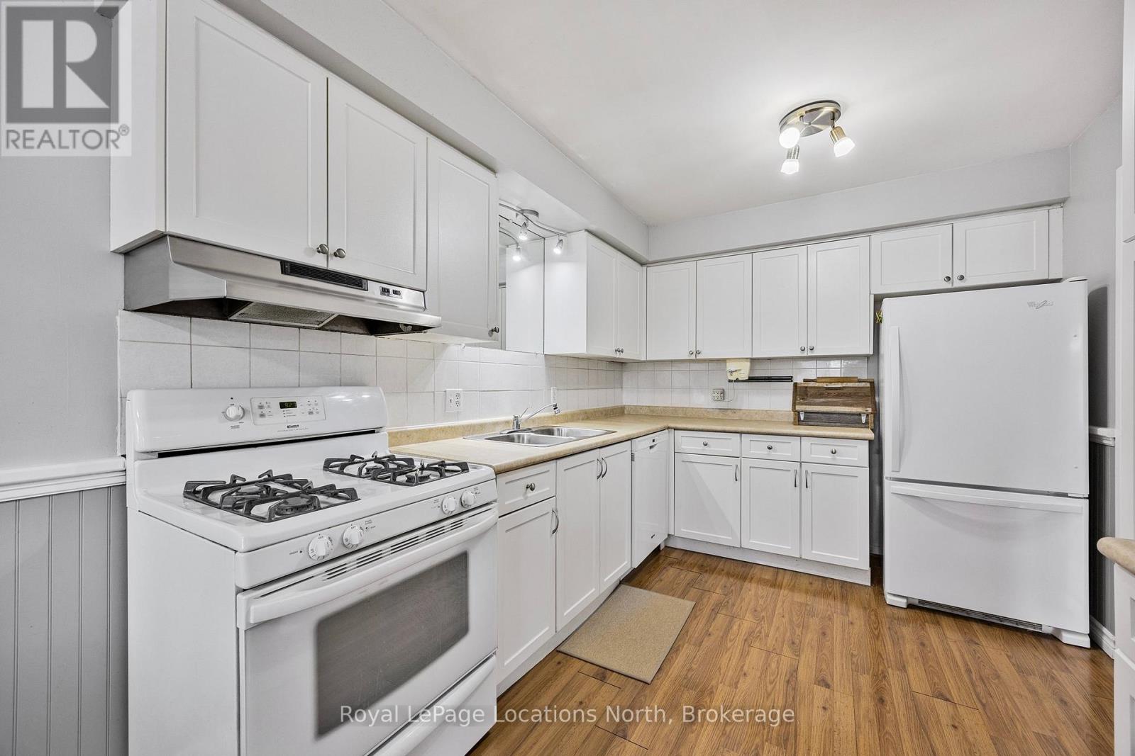 163 Collins Street, Collingwood, Ontario  L9Y 4L7 - Photo 9 - S12451781