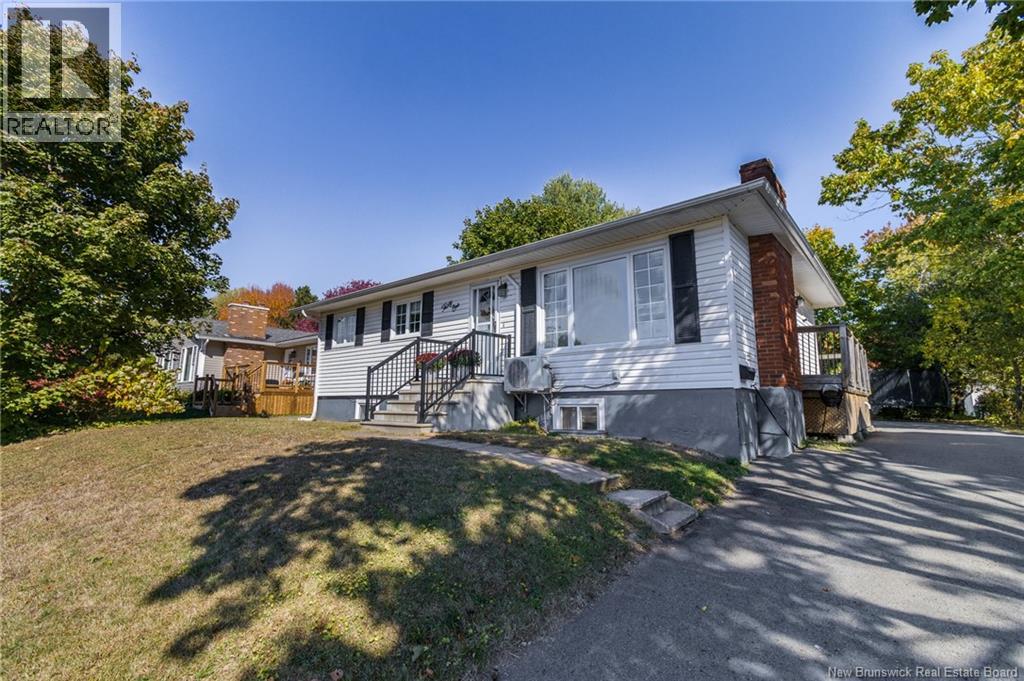 31 Finnamore Street, Oromocto, New Brunswick  E2V 2J9 - Photo 2 - NB128085