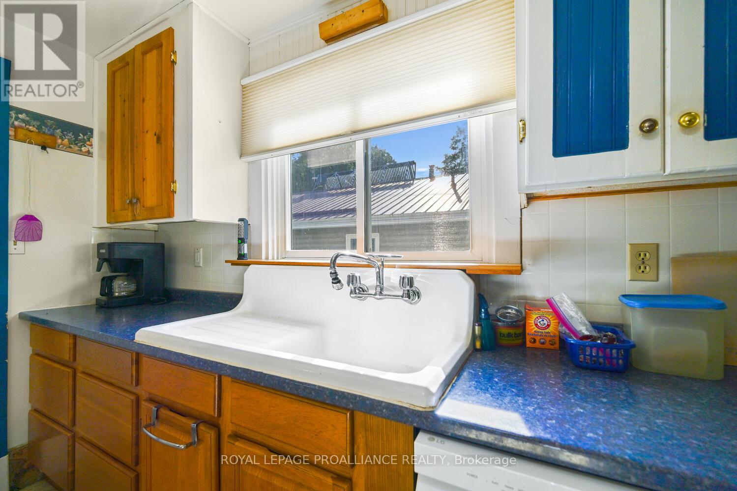 187 James Street E, Brockville, Ontario  K6V 1L4 - Photo 11 - X12451773