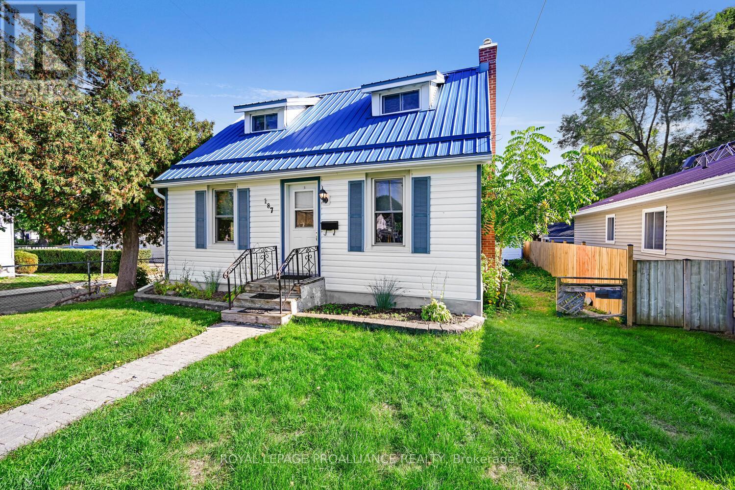 187 James Street E, Brockville, Ontario  K6V 1L4 - Photo 2 - X12451773