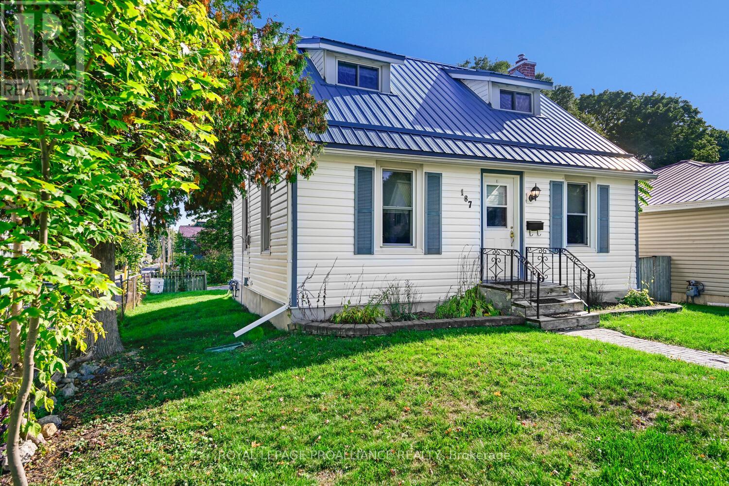 187 James Street E, Brockville, Ontario  K6V 1L4 - Photo 3 - X12451773