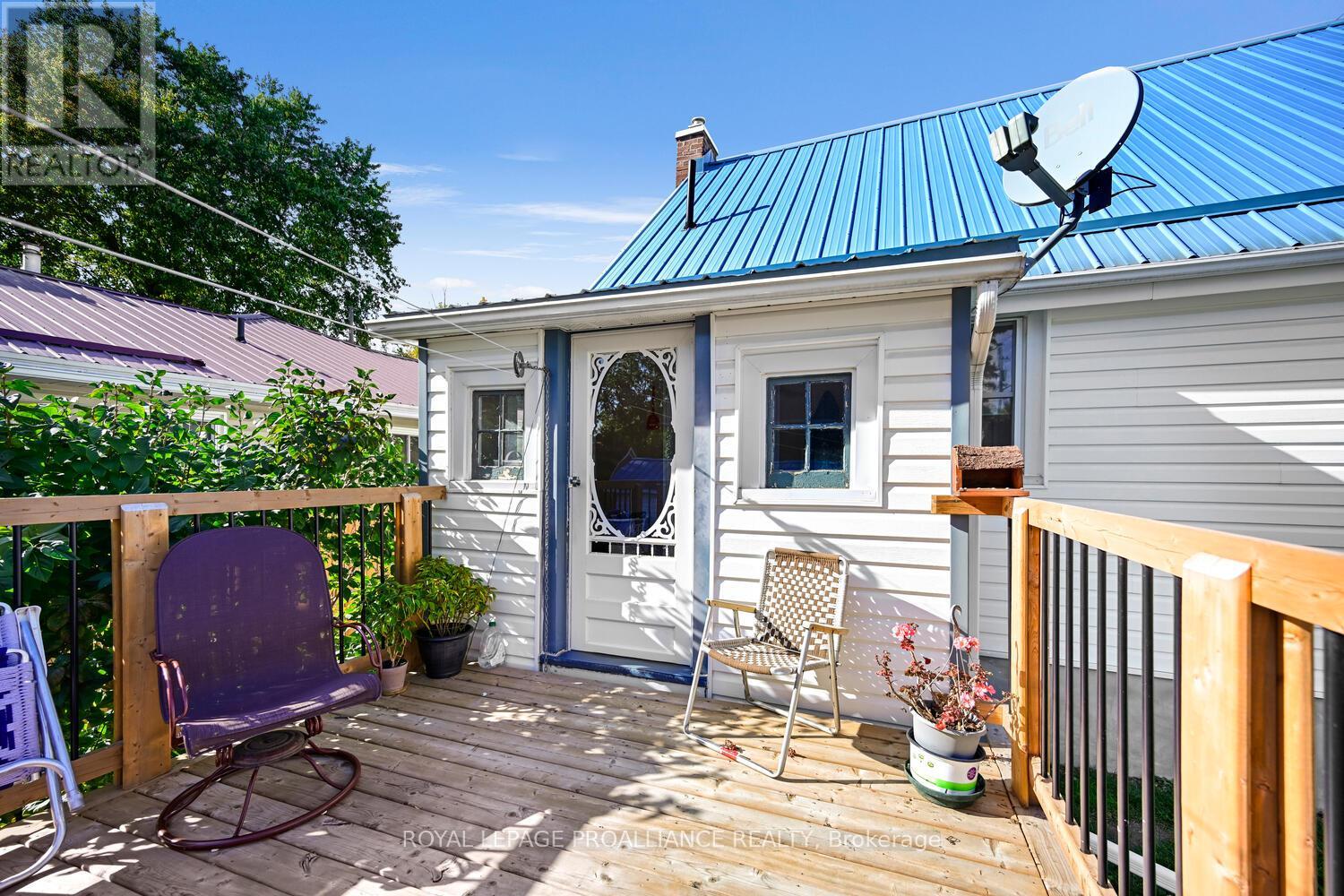 187 James Street E, Brockville, Ontario  K6V 1L4 - Photo 4 - X12451773
