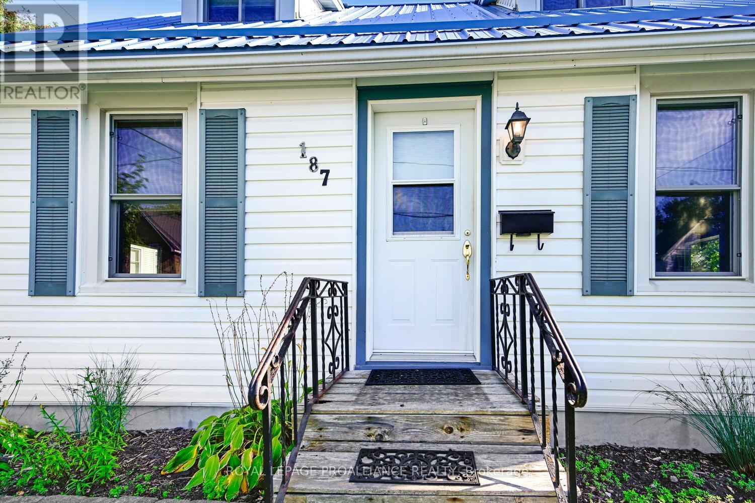 187 James Street E, Brockville, Ontario  K6V 1L4 - Photo 5 - X12451773